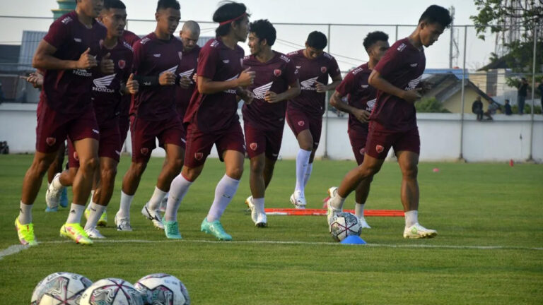 PSM Makassar benahi kualitas lapangan latihan Stadion Kalegowa