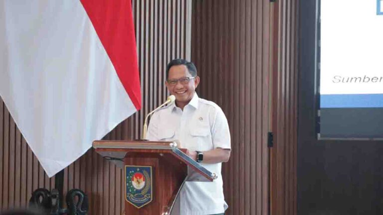 Mendagri Perintahkan Eselon I Turun ke Daerah Pantau Siskamling