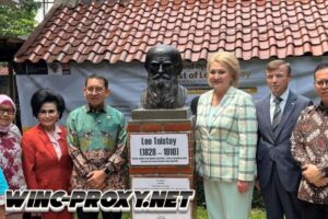 Patung Leo Tolstoy di FIB UI simbol baru sahabat Indonesia-Rusia