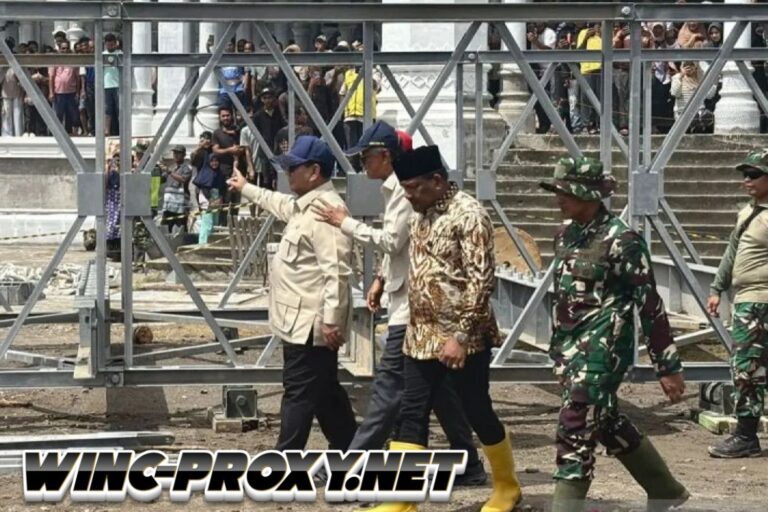 Presiden Prabowo cek langsung pemasangan jembatan bailey di Teupin Mane