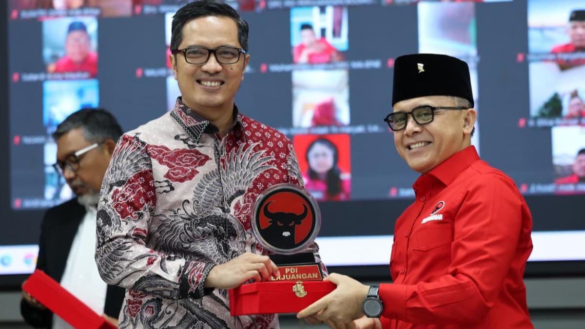 PDIP Terima Penghargaan KIP sebagai Partai Informatif dan Transparan
