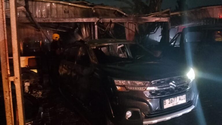 Kebakaran Rental Mobil Depok Hanguskan 4 Unit, Rugi Rp1,5 Miliar