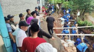 Tangani Longsor di Kembangan, Jakbar Pasang Bronjong