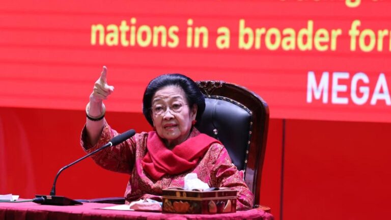 Megawati Serukan Gotong Royong PDIP Bantu Korban Bencana Sumatera
