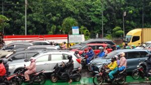 Kemacetan Parah Landa Jakarta Akibat Banjir dan Hujan Deras