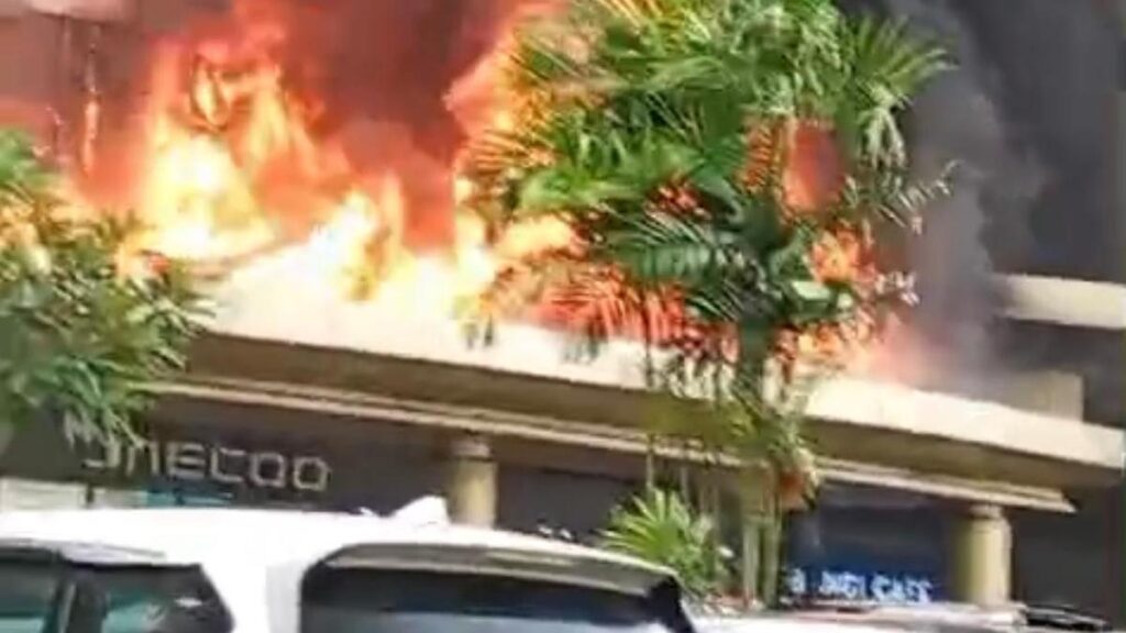 Kebakaran Landa Mal Ciputra Cibubur, Api Berhasil Dipadamkan