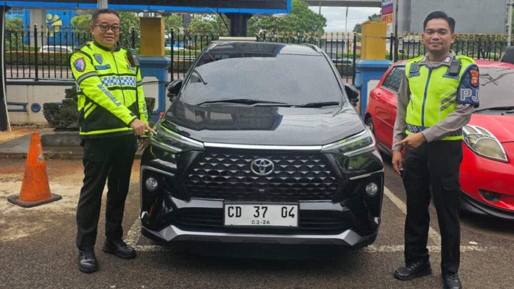 Polisi Tilang Avanza Pakai Pelat Diplomatik Rusia di Tol