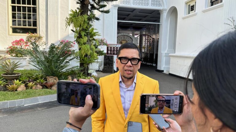 MK Minta DPR dan Pemerintah Revisi UU Pensiun Pejabat Negara