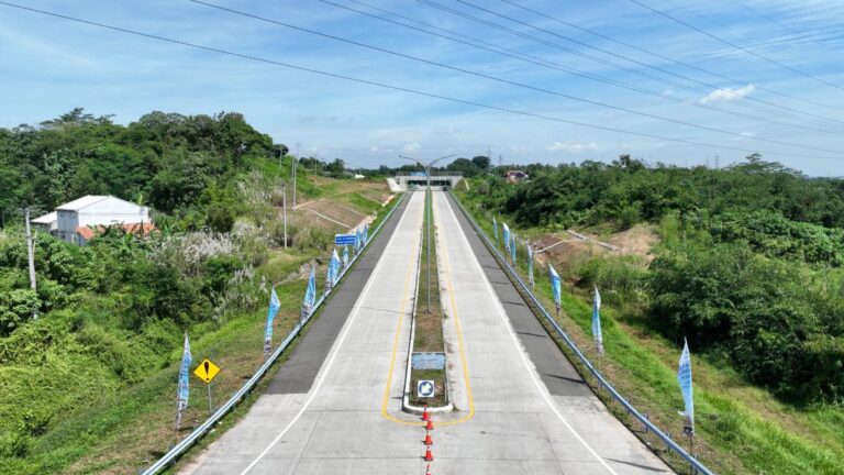 Arus Lalu Lintas Tol Japek II Selatan Terkendali Pasca Lebaran